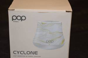lot 179 image: Pop Sonic Cyclone Lint ShaverRemover - White and Gold Marble