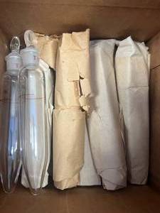 lot 49 image: 22 - Centrifuge Tubes With Stoppers 25ml