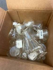lot 60 image: 27 - 25ml Erlenmeyer Flasks