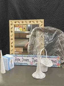 lot 5 image: Home Decoration and Mirror Bundle                                   N2