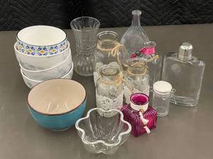 lot 6 image: Specialty Glass containers and bowls                                   N3