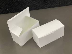 lot 13 image: Lunchboxes Box of 250           9 x 4.25 x 4.25