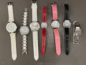 lot 16 image: 7 womens Watches                                                       B1