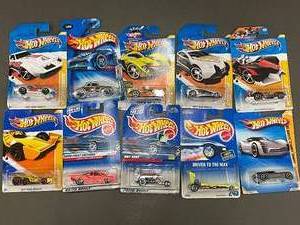 lot 38 image: Hot Wheels Bundle of 10                        I 3