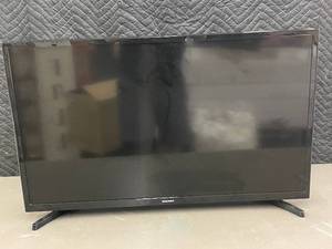 lot 45 image: Samsung 32 inch TV monitor (no chord)                               I 3