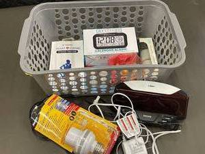 lot 118 image: More Random Electronics Basket                    I 1
