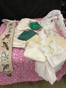 lot 126 image: Randon Linens Bundle                       K2