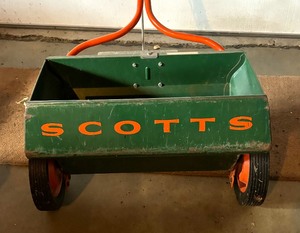 Metal Scotts Speader
