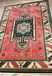 lot 103 image: Lovely Large  Rug from Turkey