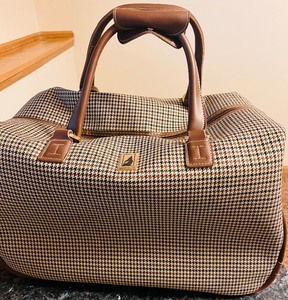 lot 104 image: Large Travel Size Carry On Bag by London Fog