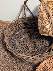 lot 153 image: Assorted Decorative Woven Baskets