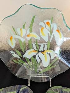 lot 89 image: Floral Fused Glass Dishes