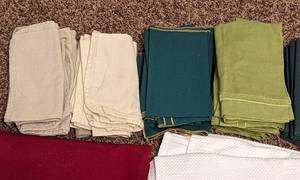 lot 121 image: Large Assortment of Table Linens