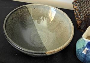 lot 123 image: Pretty Assortment of Pottery