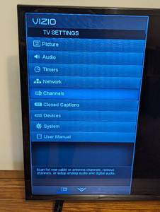 lot 20 image: Vizio 40 Smart TV