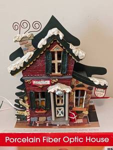lot 138 image: Assorted Decorative Christmas Houses