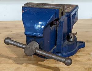 lot 58 image: Workbench Vice