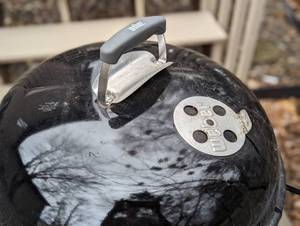 lot 32 image: Weber Charcoal Grill