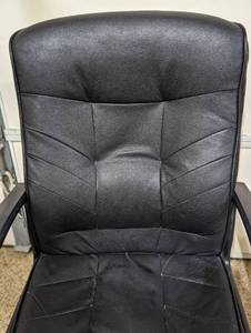 lot 39 image: Black Rolling Office Chair #1