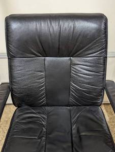 lot 40 image: Black Rolling Office Chair #2