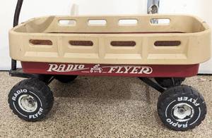 lot 48 image: Radio Flyer Red Wagon