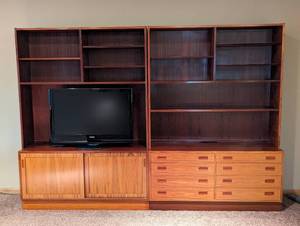 lot 1 image: Gorgeous Danish Teak Wall Unit  Danish Modern Large Bookcase
