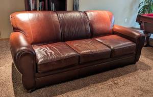 lot 10 image: Brown Lay-Z-Boy Leather Sofa
