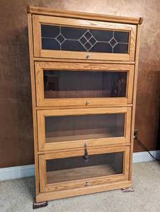 lot 6 image: Barrister bookcase  4 shelves