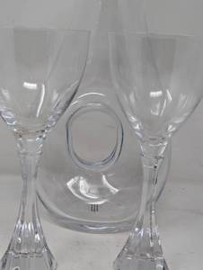 lot 40 image: barware Crystal and Champagne flutes