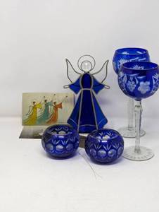 lot 41 image: Limited Edition #538 Glass House GH Angel, & votives (4)