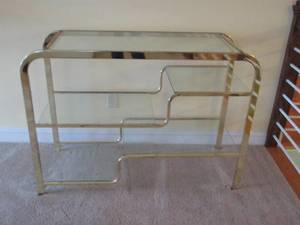 lot 18 image: Brass & Glass Table in Milo Baughman style
