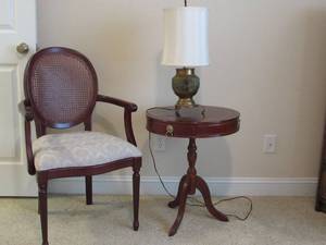 lot 61 image: Bombay Company Chair and Side Table Set