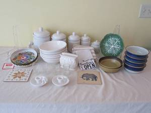 lot 70 image: Kitchen group includes vintage egg cups with zipper edge, arrow stoneware Venezia Bordalla Pinmeino caldas da ramna  made in portugal  Majolica Cabbage bowl 