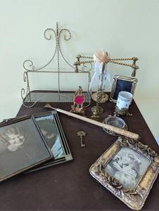 lot 88 image: Bathroom & Den Delights Mix & Match Metal Shelves, Mirrors & Frames all in brassgold tone