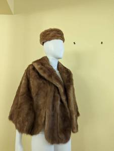lot 90 image: Wrap Yourself in Luxury Schlamps Mink Stole & Daytons Fashion Hat