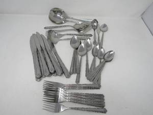 lot 79 image: Upgrade Your Flatware Game The Oneida Deluxe Stainless Squad