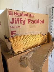 lot 18 image: 1 Case (500 each) NEW Sealed Air 5-100-Packs 10.5 x 16 Jiffy Padded Mailers (box is torn on side)