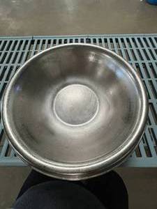 lot 27 image: Lot of 12 Mixed Brand Vintage Heavy Duty Stainless Steel 3-4 Quart&nbspWash Basins&nbspMixing Bowls Vollrath Etc - Great Condition