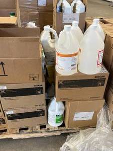 lot 40 image: Pallet of Various NEW Cleaning Products&nbsp