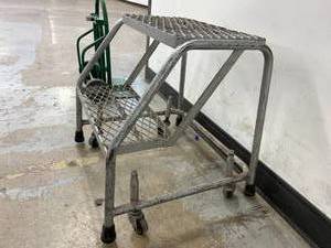 lot 43 image: Mobile Heavy-Duty 2-Step Stepstool Mini Ladder - In Good Condition