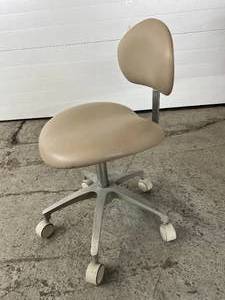 lot 57 image: Adjustable Dentist Clinic Swivel Chair - In Excellent Condition