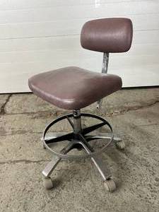 lot 59 image: Adjustable Doctors Office Clinic Swivel Chair Stool With Foot Ring Great Condition