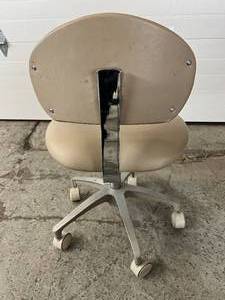 lot 60 image: Adjustable Doctors Stool Clinic Swivel Chair - Great Condition