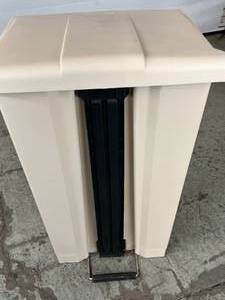 lot 67 image: Rubbermaid Step-On Foot Pedal Garbage Trash Waste Bin - Beige - In Great Condition
