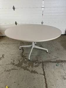 lot 46 image: Fabulous Midcentury Design Charles And Ray Eames Herman Miller Four Star Pedestal Style&nbsp60 Round Bistro Dining Office Table - Good Condition - Wear Consistent With Age 1st Pic Is A Stock Photo
