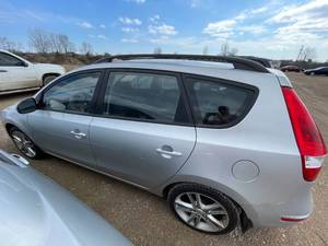 lot 27 image: 2010 Hyundai Elantra Touring SE - 2 OWNERS