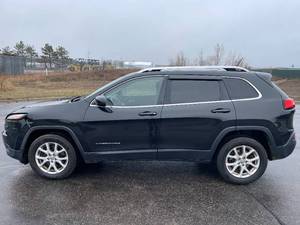 lot 12 image: 2015 Jeep Cherokee Latitude - 4X4 - MANUAL