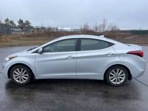 lot 9 image: 2015 Hyundai Elantra SE - 2 OWNERS - 79,705 MILES