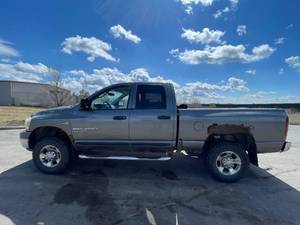 lot 18M image: 2006 Dodge Ram 2500 SLT - 4X4 - 1 OWNER