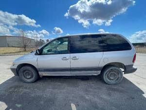 lot 16N image: 2000 Dodge Caravan SE
